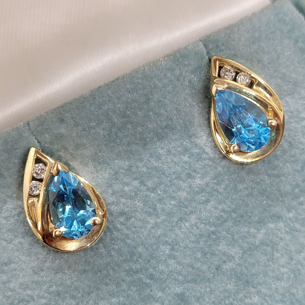 Vtg 10k Gold Pear Shape Topaz And Diamond Stud Earrings